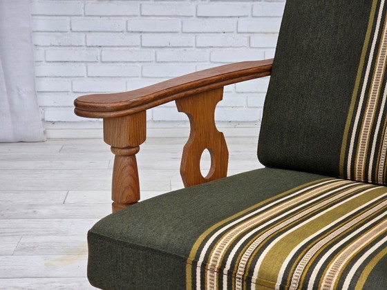 Image 1 of Deense driezitsbank uit de jaren 70, bekleed met groene meubelwol en gemaakt van massief eikenhout.