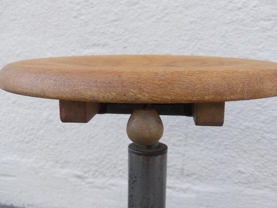 Image 1 of Sgabello girevole, regolabile in altezza, Sedus anni '50, in legno, WsaEb