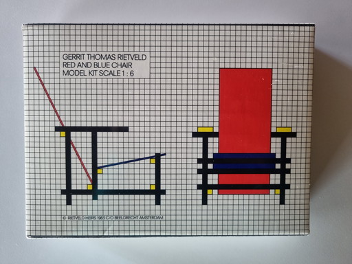 Modello di sedia rossa e blu di Rietveld
