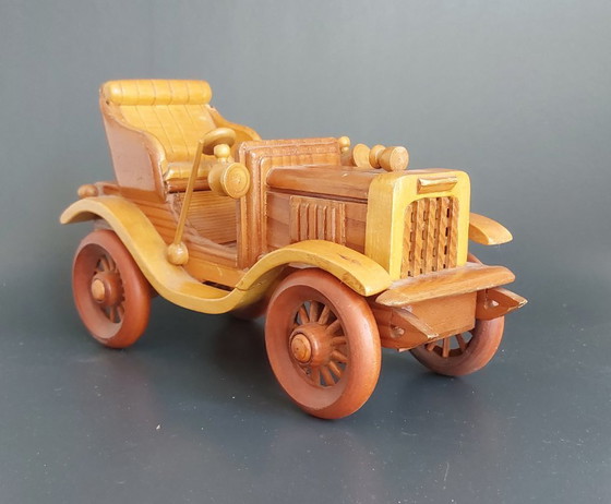 Image 1 of Voitures et camions en bois fabriqués et peints à la main
