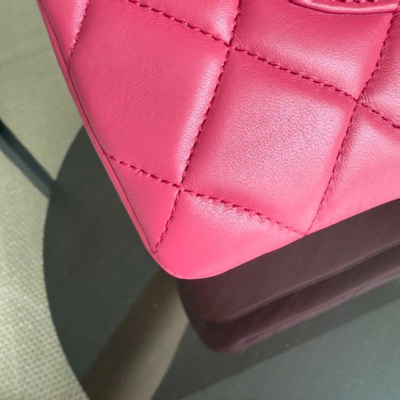 Image 1 of Borsa Chanel Trendy CC piccola - Pelle di agnello trapuntata rosa acceso con finiture dorate, serie 24