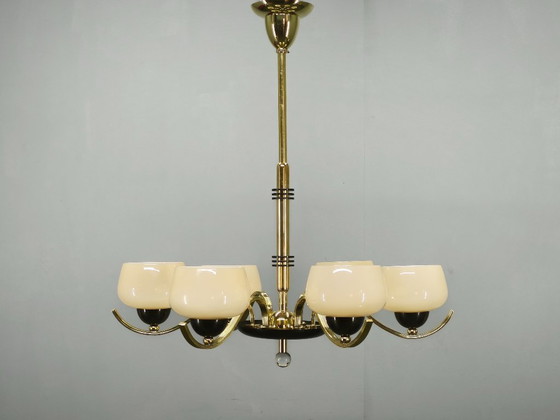 Image 1 of Lustre italien en laiton avec abat-jour en verre opalin, années 1950