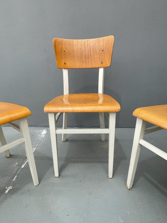 Image 1 of Chaises de cuisine rétro en bois, années 1950, Tchécoslovaquie, lot de 3