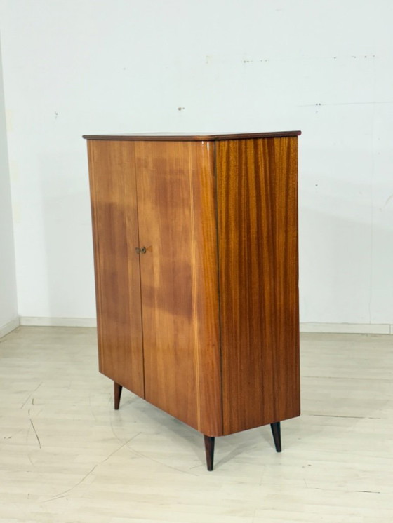 Image 1 of Linnenkast uit het midden van de vorige eeuw, houten kast, kledingkast, vintage
