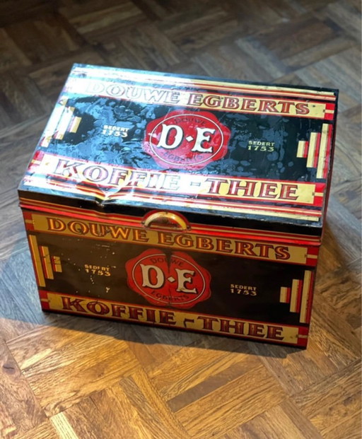 Douwe Egberts metal trunk