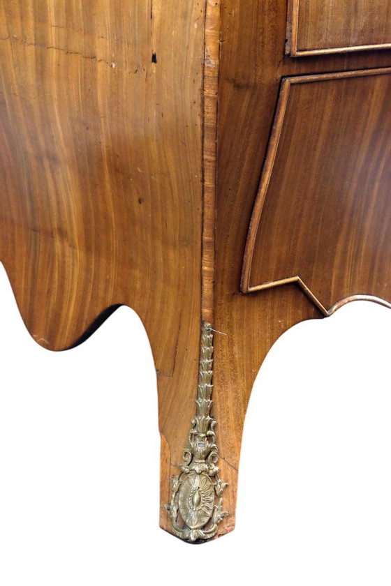 Image 1 of Cabinet de style Louis XV, milieu du XVIIIe siècle.