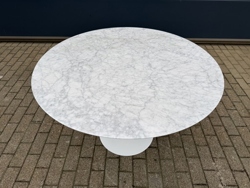 Original Round Knoll Tulip Dining Table (120cm) Carrara Marble New condition!!