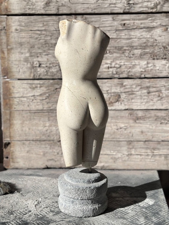 Image 1 of Beautiful marble statue on a pedestal, total height 52 cm