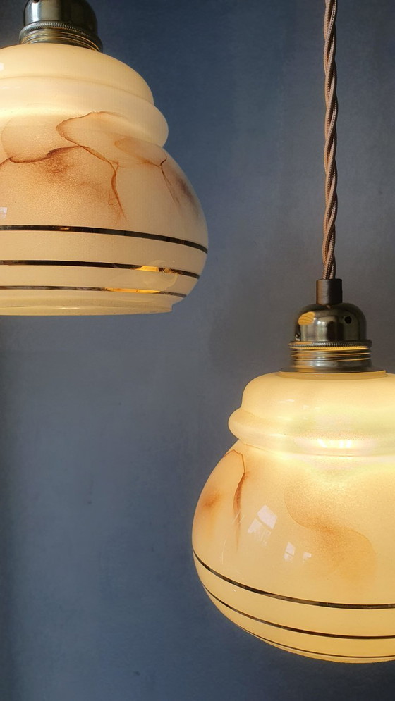 Image 1 of vintage gemarmerde opaline hanglampen met gouden decoratie