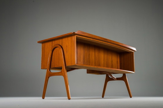 Image 1 of Mid Century Dänischer Teakholz-Schreibtisch von Svend Åge Madsen für Sigurd Hansen, 1950er Jahre