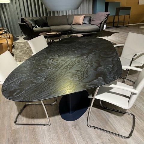 Image 1 of Bert Plantagie Roman dining table