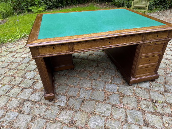 Image 1 of Scrivania da ministro/a per partner, 160x120 cm, mogano e rovere. 15 cassetti. Inglese.