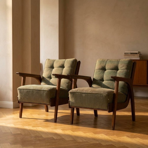 Par de sillones de salón vintage de mediados de siglo con estructura de madera y tapicería verde, 68 × 78 × (photo 2 of 8)