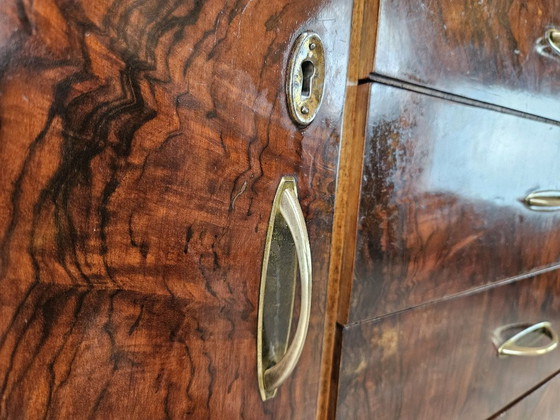 Image 1 of Art Deco dressoir in walnoot en licht walnoot.