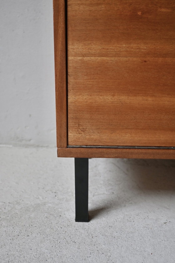 Image 1 of Precioso y elegante aparador/vitrina de pared de mediados de siglo.