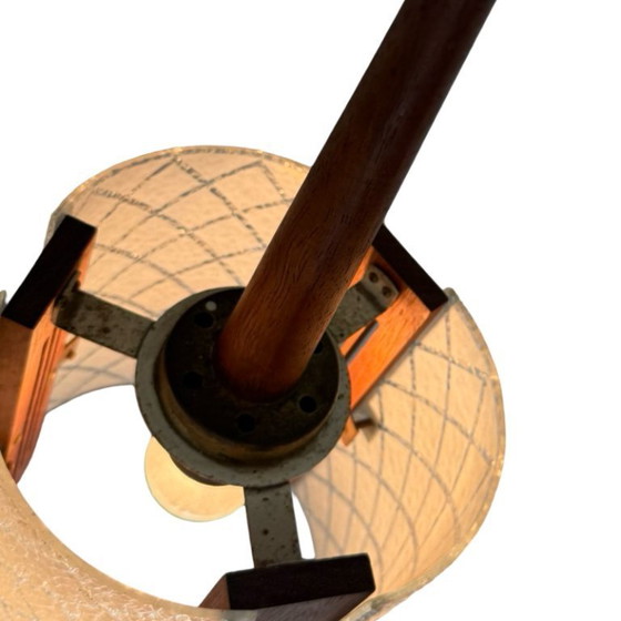 Image 1 of Lámpara de techo de los años 60 aproximadamente: diseño escandinavo, con madera de teca y vidrio curvo, ¡incluye dosel de techo 