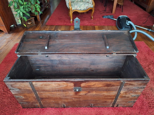 Coffee table chest