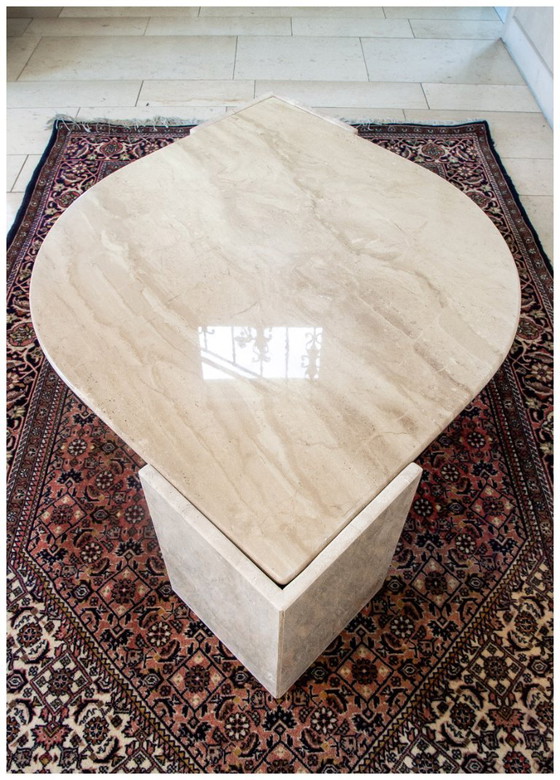 Image 1 of Table basse Roche Bobois forme œil en travertin 1970/80