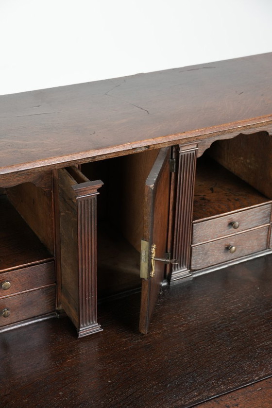 Image 1 of Secrétaire anglais ancien du XVIIIe siècle en chêne