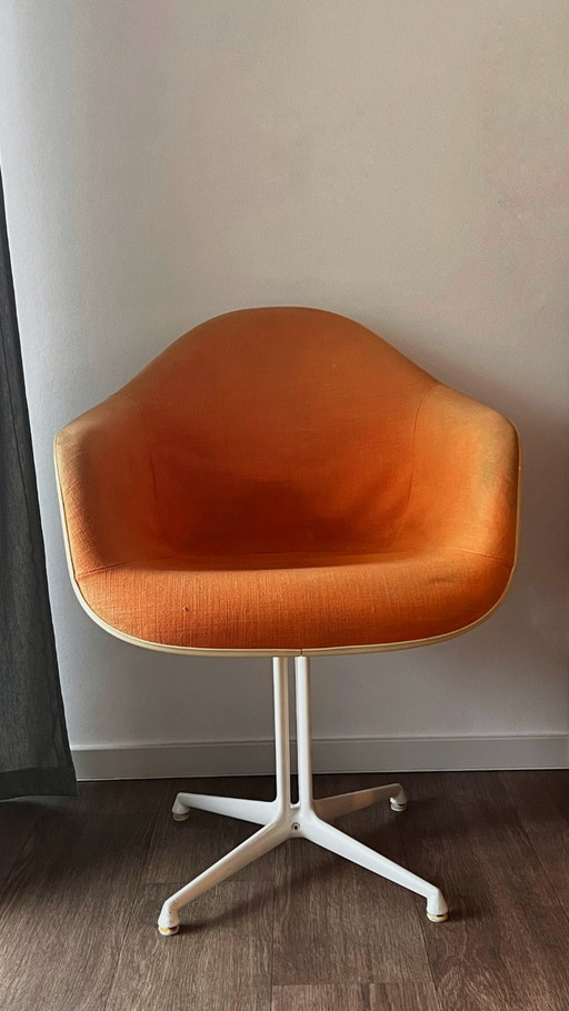 Herman Miller Eames Fiberglass Fauteuil | Oranje