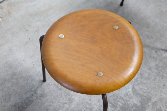 Image 1 of 3 taburetes trípodes de punto Arne Jacobsen de Fritz Hansen, década de 1960