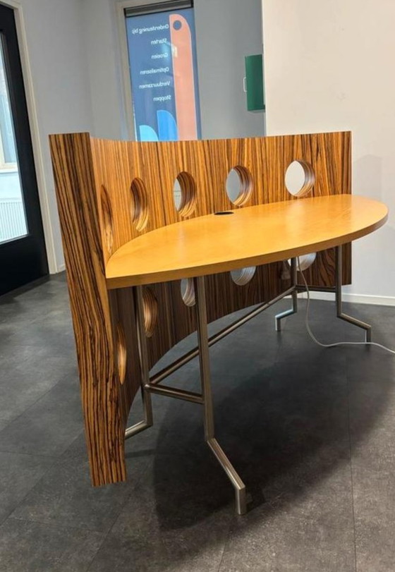 Image 1 of Escritorio de recepción de hermoso diseño moderno de madera Ovaaeen con base de acero inoxidable