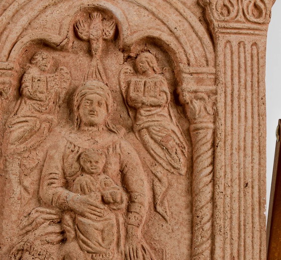 Terracotta Plaque depicting Sacred Scene: Madonna and Child - Handcrafted, Wall decoration, Brown, Renaissance (photo 5 of 6)