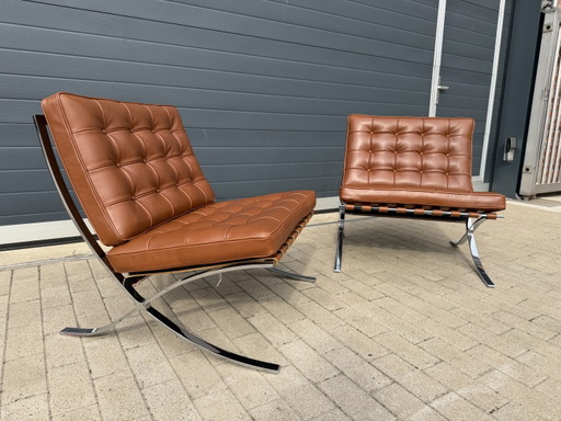 2x Knoll Barcelona relax chairs, Venezia Cognac leather in NEW CONDITION