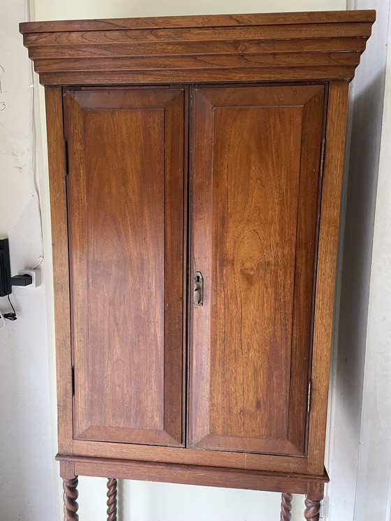 Image 1 of Smal antiek kabinet
