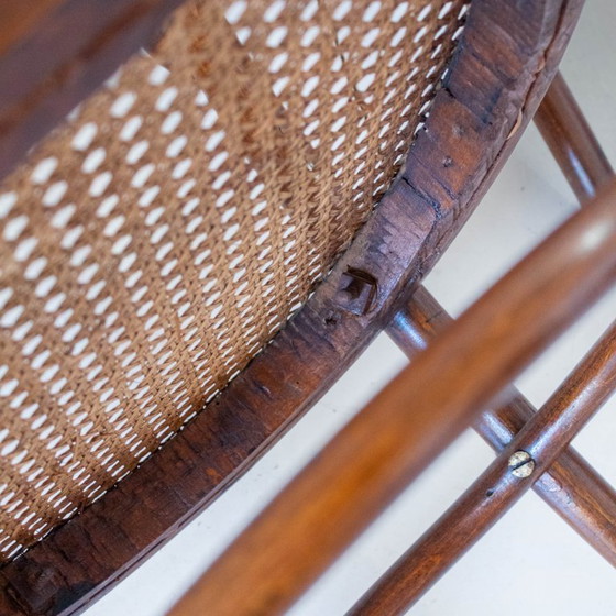 Image 1 of Set van vier eetkamerstoelen uit de jaren 1900, gemaakt van gebogen hout en riet door Josef Hoffmann, met label.