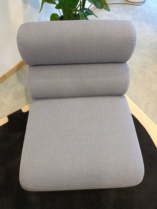 Tylko Sessel mit tiefem Armlehnenbezug aus blauer Wolle