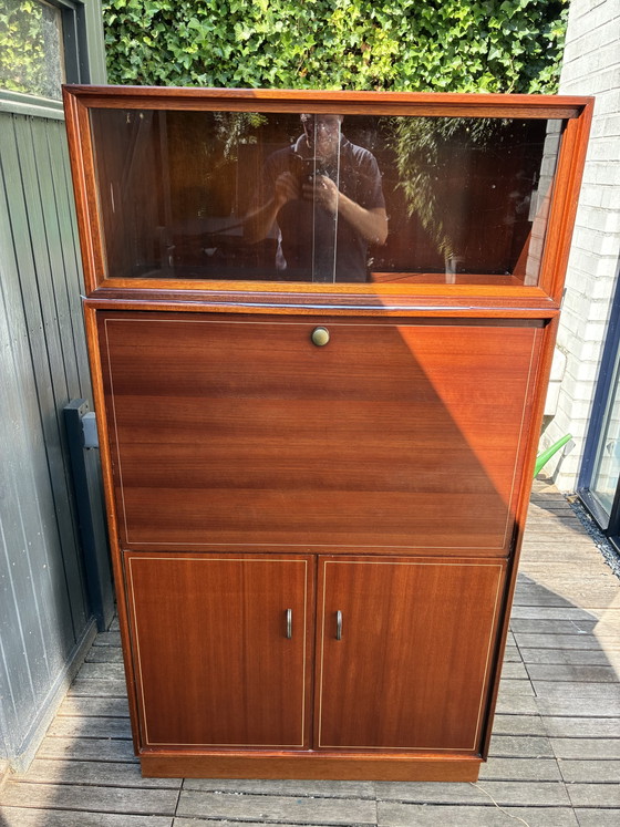 Image 1 of Vintage mid century formule meubel secretaire met bijpassende kast met glazen schuifdeurtjes
