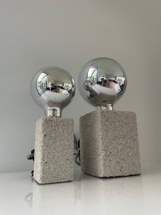 Image 1 of Set van twee moderne designlampen met sculpturale stenen basis