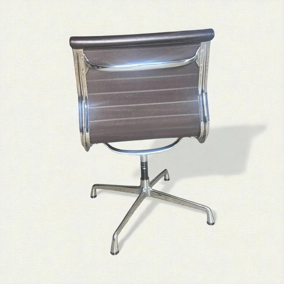 Chaise pivotante originale Vitra EA 106 Eames | Cuir marron foncé | Charles & Ray Eames | Vintage 1986 avec (photo 8 of 18)