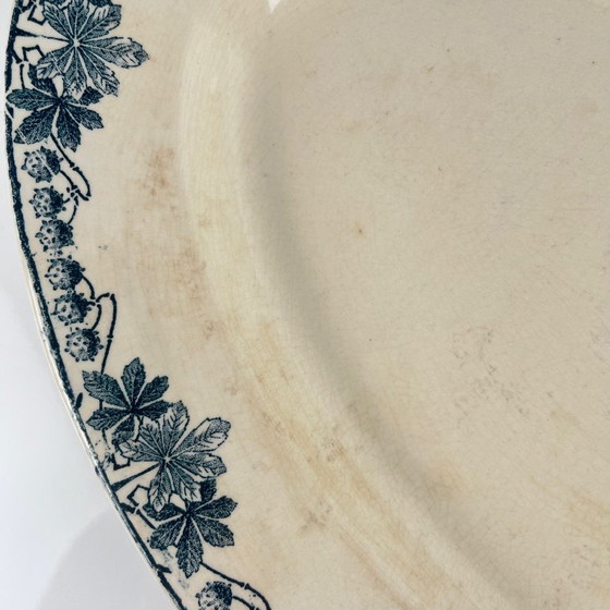 Image 1 of Plato ovalado, modelo "Túnez", de Longwy, finales del siglo XIX.