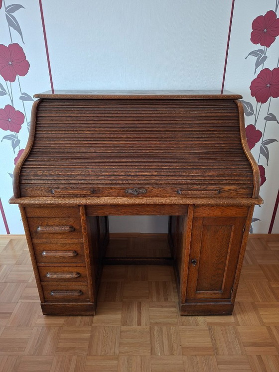 Image 1 of Scrivania antica in rovere con piano a rullo – completamente funzionale con chiave