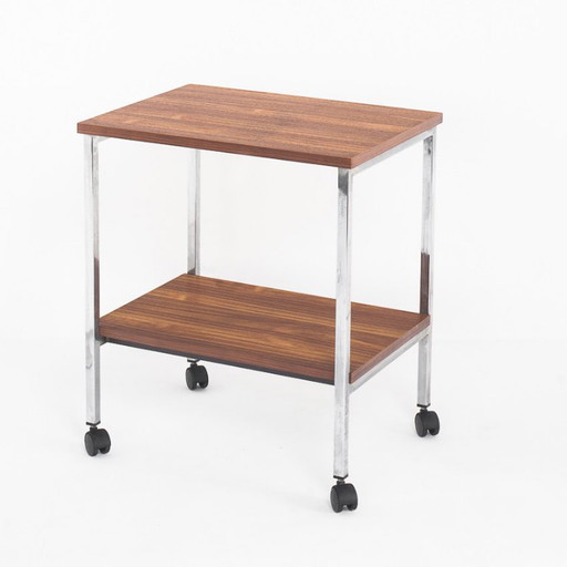 Mesita auxiliar vintage con ruedas. Tubo de hierro cromado y madera. Francia, década de 1970. – bijzettafels, Wood, Chrome