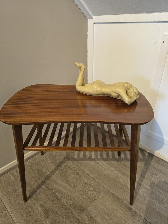 Image 1 of Tavolino da caffè vintage scandinavo dal design elegante e raffinato