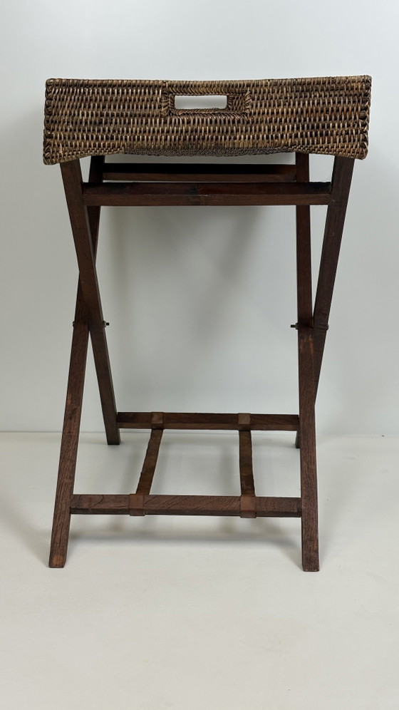 Image 1 of Plateau de service vintage en rotin / plateau de majordome pliant en bois