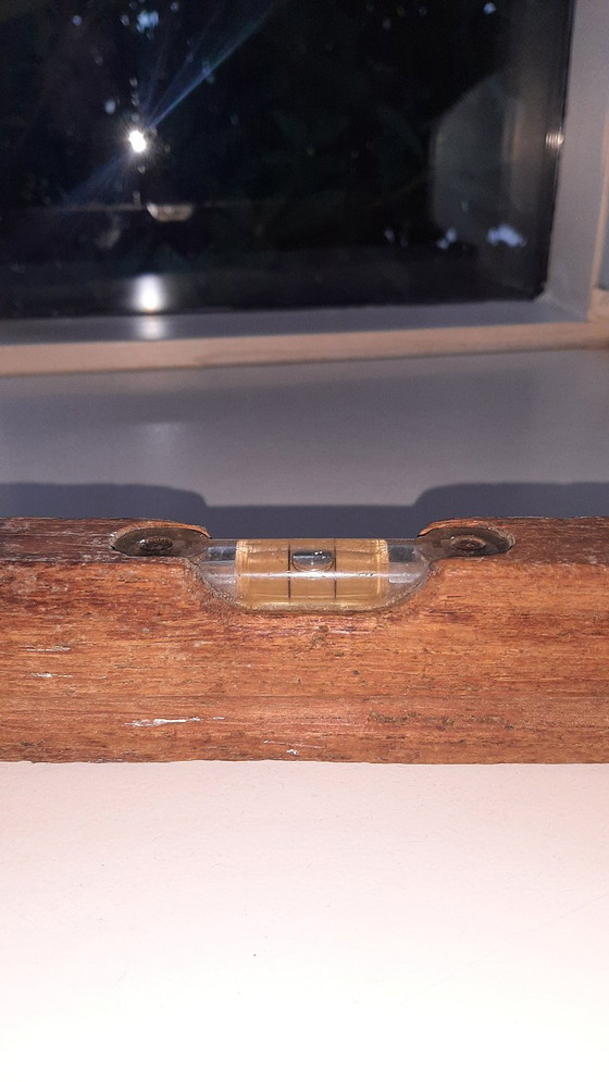 Image 1 of vieux niveau à bulle