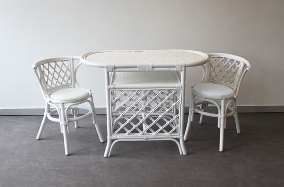 Image 1 of Witte rotan tafel en stoelenset