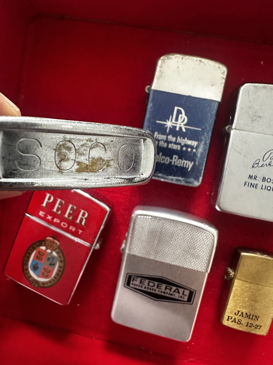 Image 1 of 9 vintage, stormbestendige benzineaanstekers met reclame-uitingen, gemaakt in de VS en Japan, waaronder 1 Zippo.