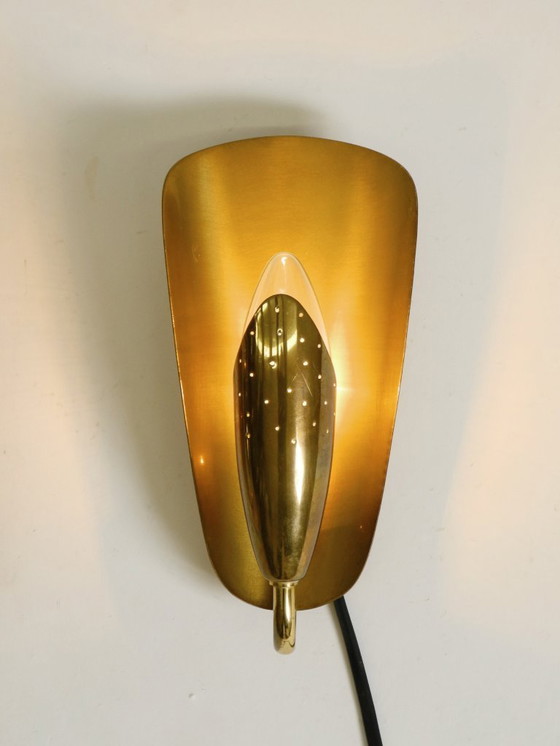 Image 1 of Deux ravissantes appliques murales originales suédoises en laiton, de style Mid-Century Modern.