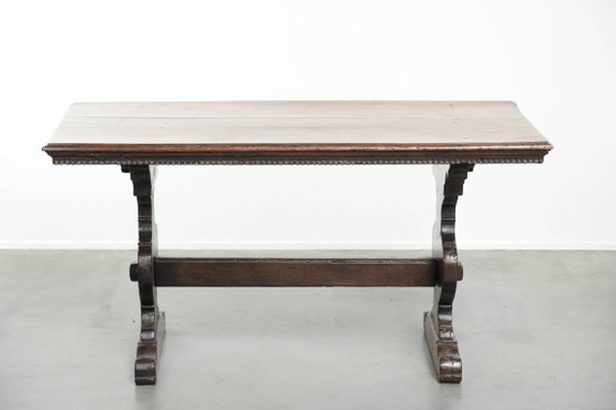 Image 1 of Authentic 16th-century Italian dining table made of walnut.
