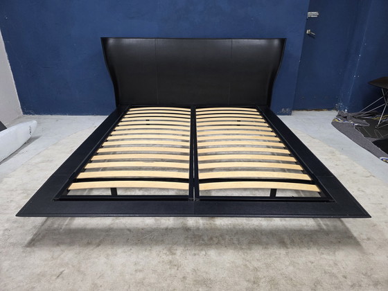 Image 1 of Cama B&B Italia Alys de diseño, 210x180 cm, piel premium.