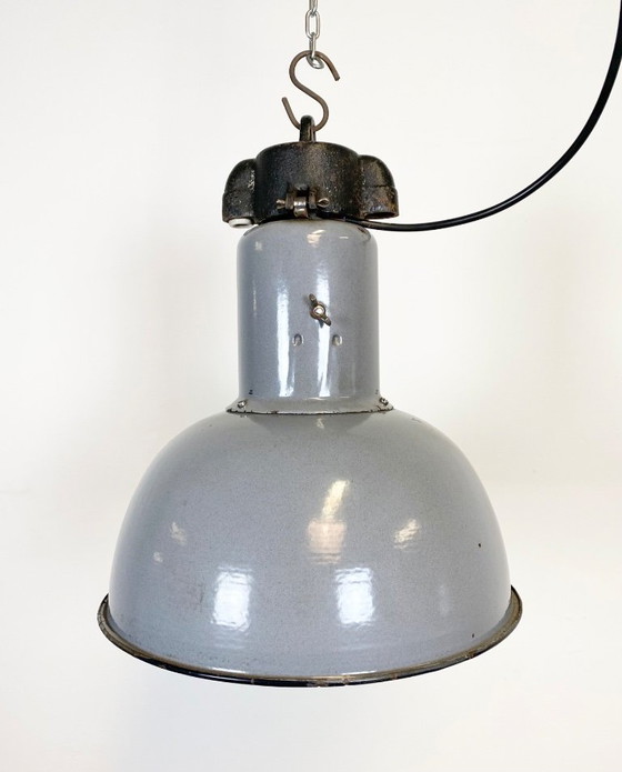 Image 1 of Suspension Bauhaus en émail gris industriel, années 1930