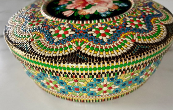 Image 1 of Vintage Nederlandse metalen doos met mozaïekpatroon