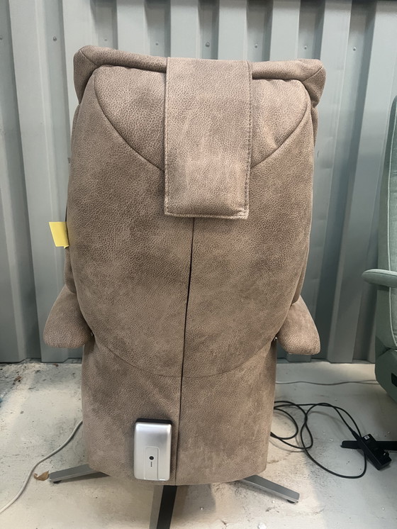 Image 1 of ¡Relájate y levántate!: Sillón elevador de lujo – como nuevo – ¡40% de descuento!