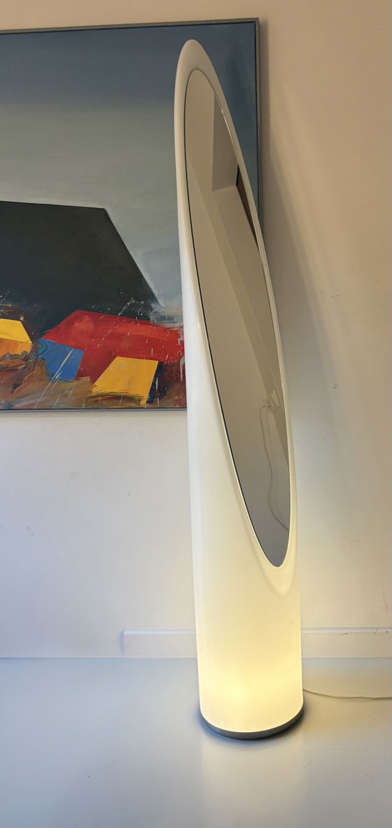 Image 1 of Miroir sur pied avec éclairage style Unghia