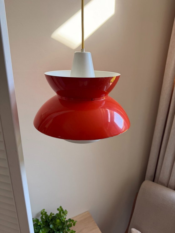Image 1 of Suspension rouge vintage Louis Poulsen Doo-Wop : luminaires scandinaves modernes du milieu du XXe siècle, style danois.